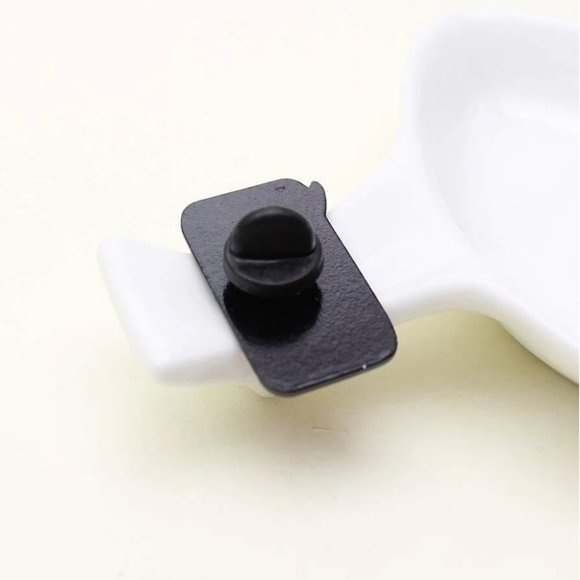 💚 2 for $20 💚 “Friends Don't Lie" - Eleven / 11- Stranger Things - Enamel Pin - Picture 3 of 5